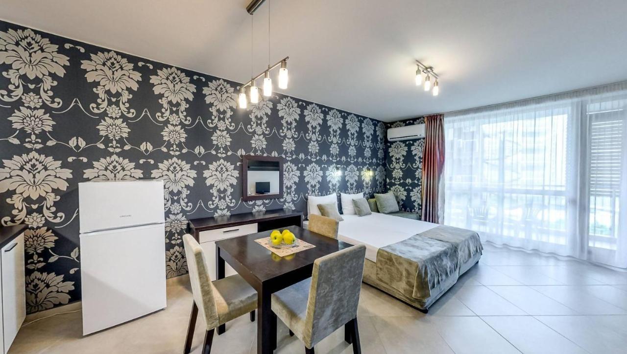 Briz Beach Apartments Slăntjev Brjag Exteriör bild